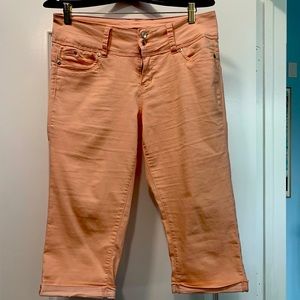 Royalty for me WannaBettaButt Twill Capri 10